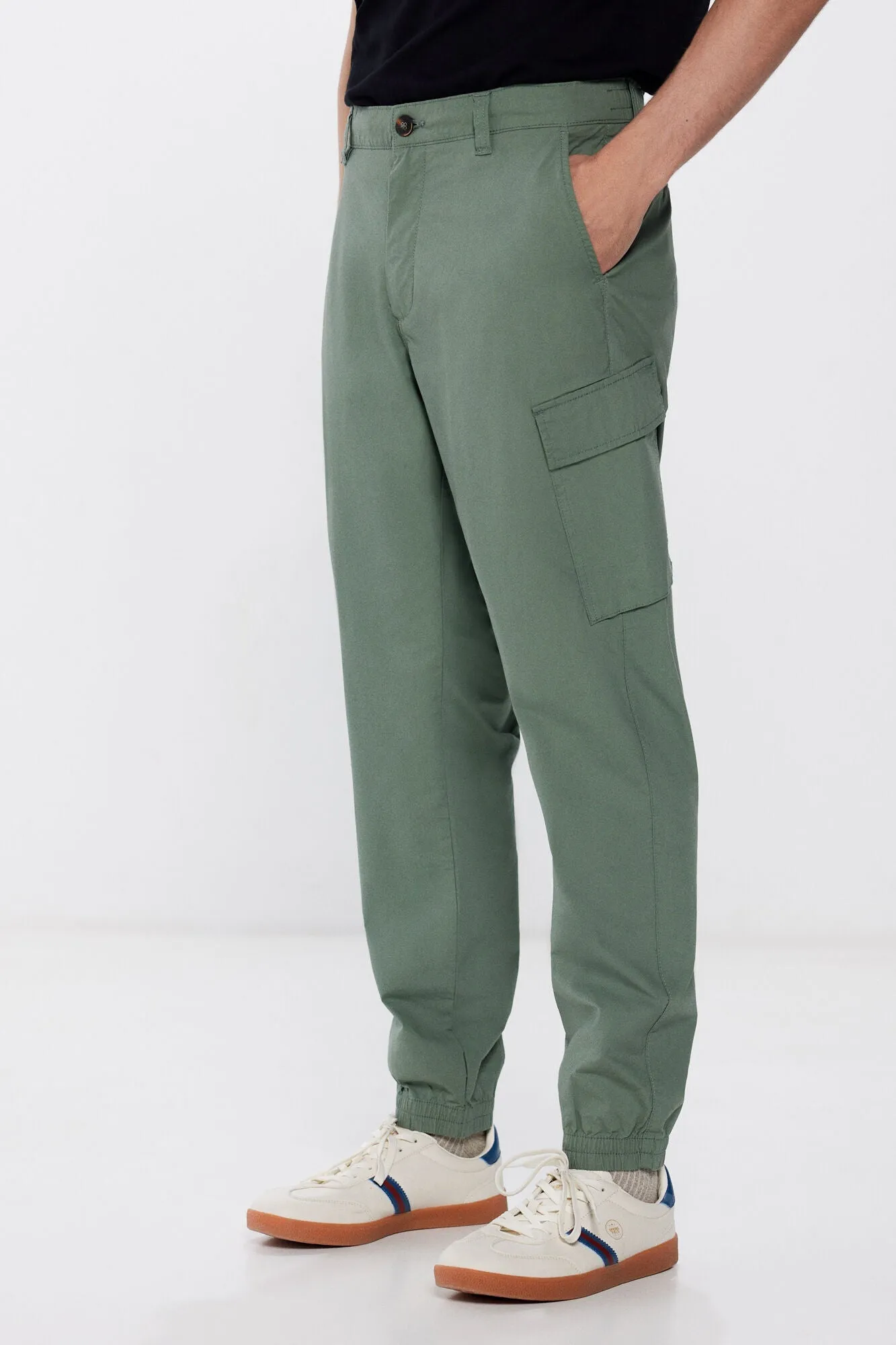 Lightweight cargo trousers