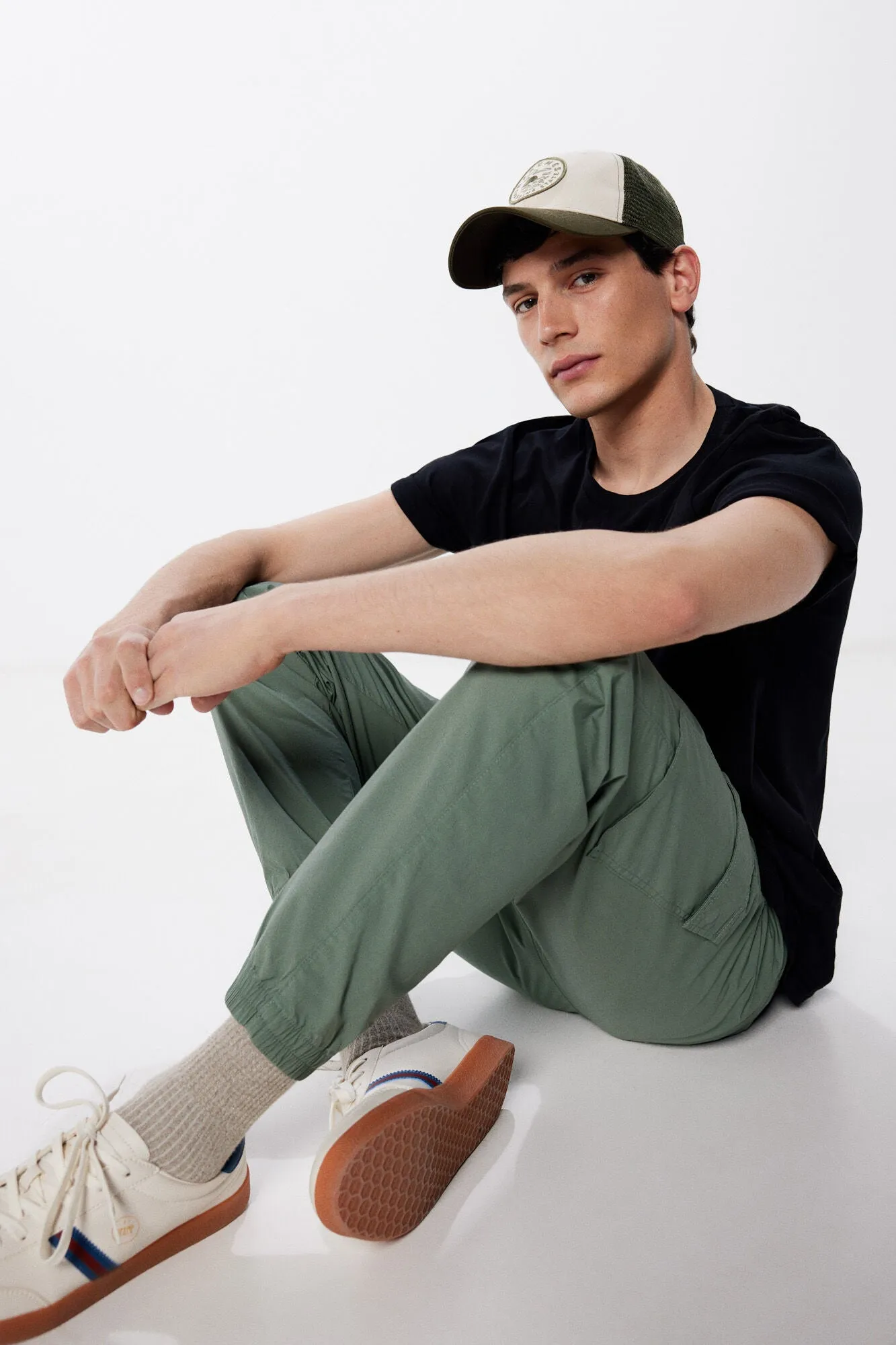 Lightweight cargo trousers
