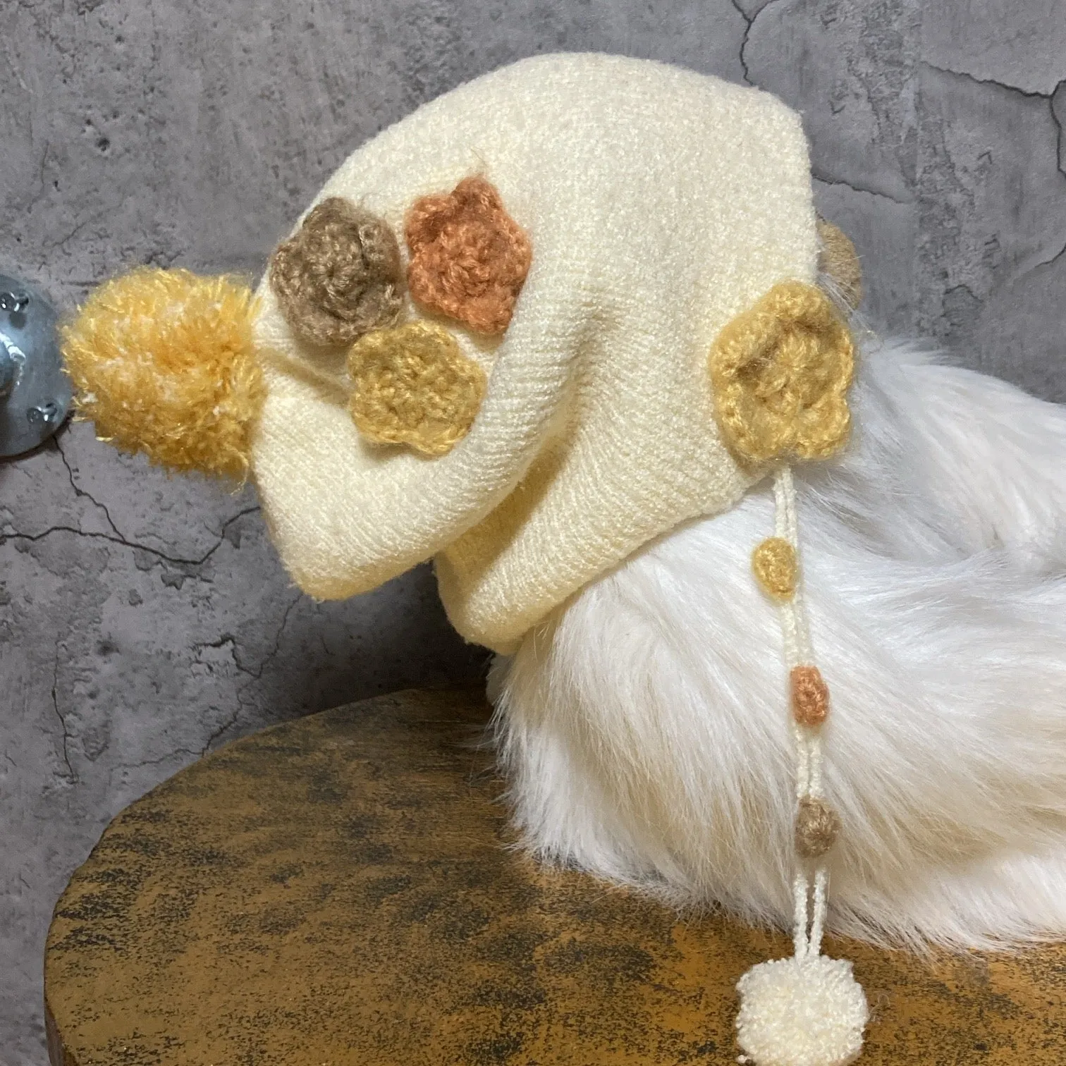 pom pom knit cap kids yellow white