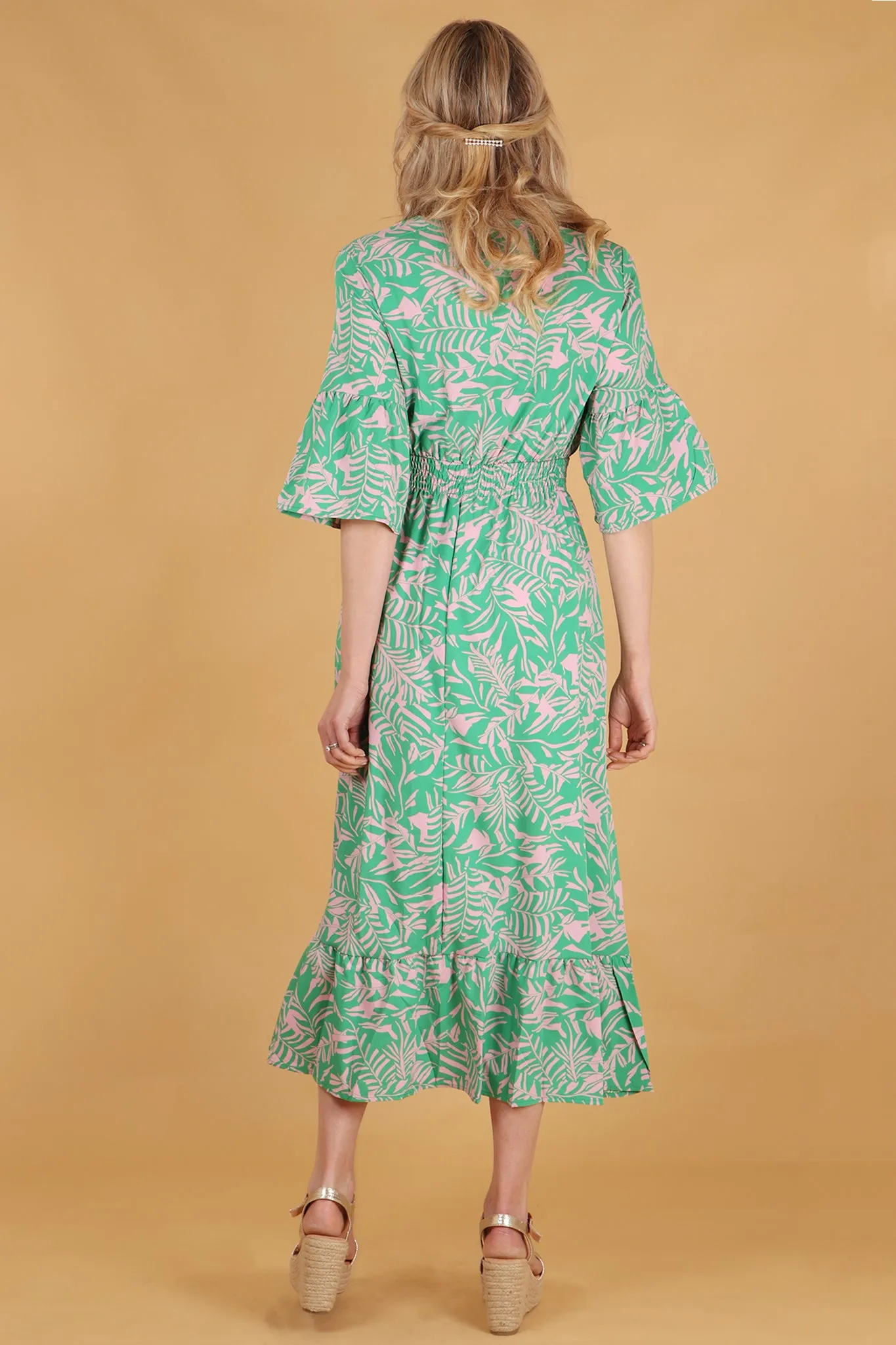 Tropical Leaf Print V-Neck Shirred Maxi Dress with Fluted Sleeves in Green