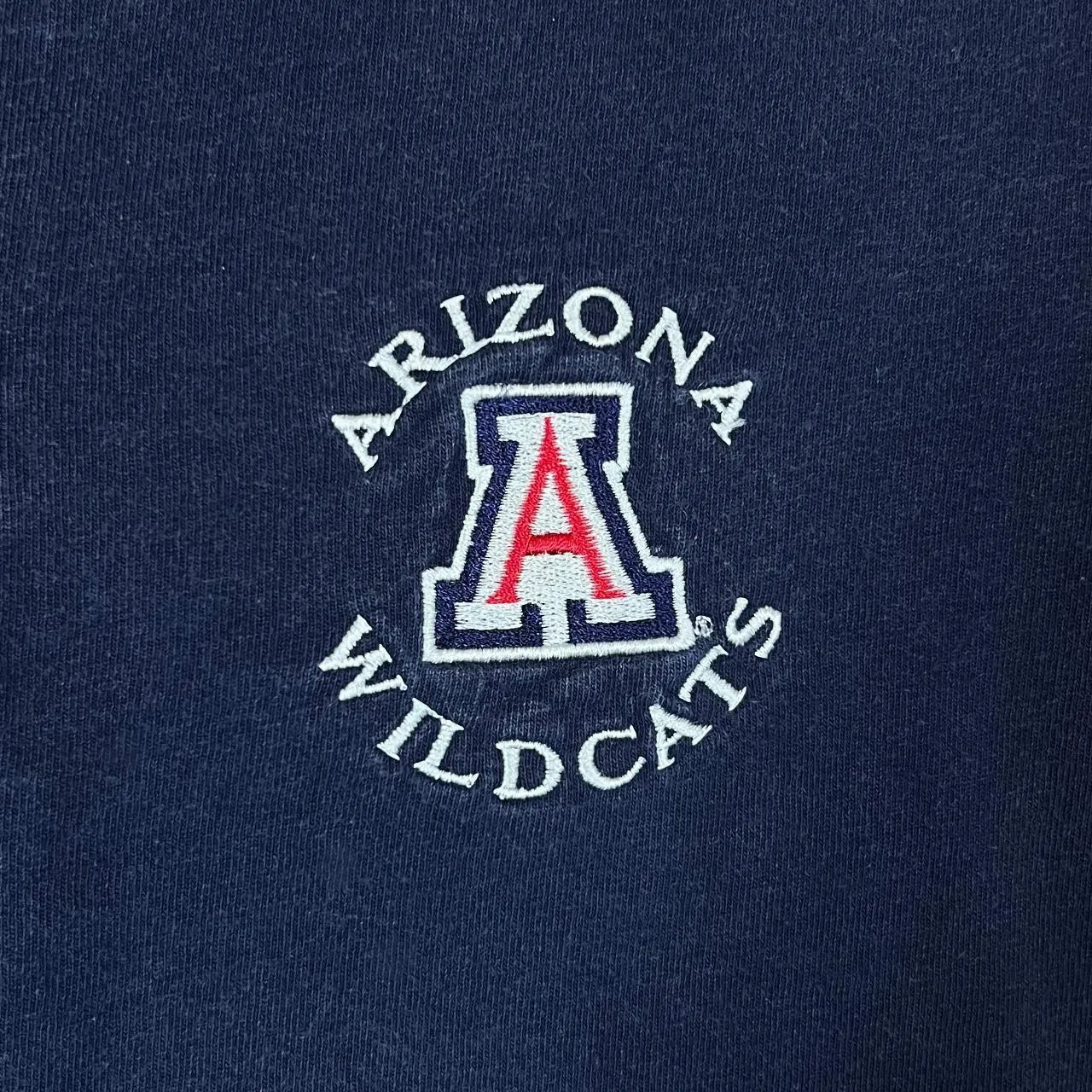 Vintage ARIZONA WILDCATS Embroidered College Logo Long Sleeve Navy Blue Henley Button T-Shirt